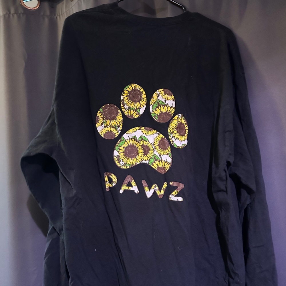 2 PAWZ Long Sleeve t-shirts